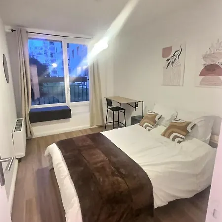 Appartamento Large For 10 People Saint Fargeau Parigi